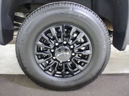 Used 2024 Chevrolet Silverado 2500 LT w/ Z71 Sport Edition image 17