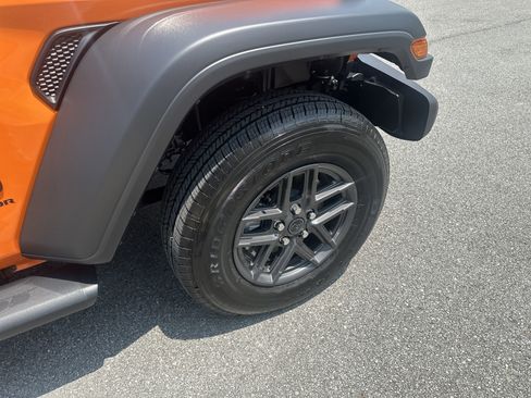 New 2025 Jeep Gladiator Sport image 30