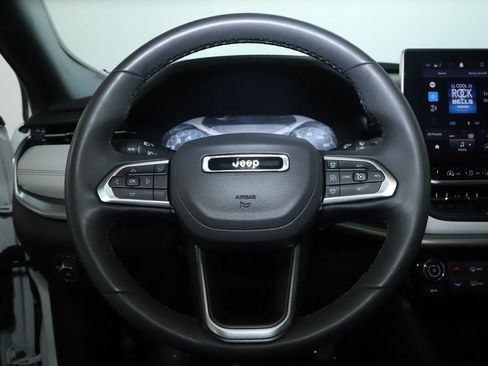 Used 2025 Jeep Compass Limited AWD/4WD image 28