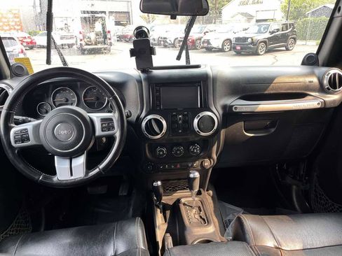 Used 2011 Jeep Wrangler Unlimited 70th Anniversary w/ Dual Top Group AWD/4WD image 6