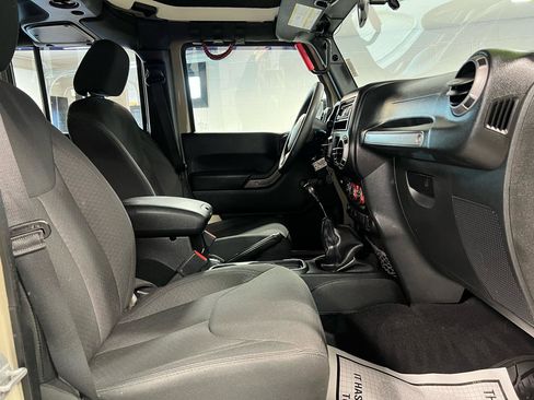 Used 2018 Jeep Wrangler Unlimited Sport image 14