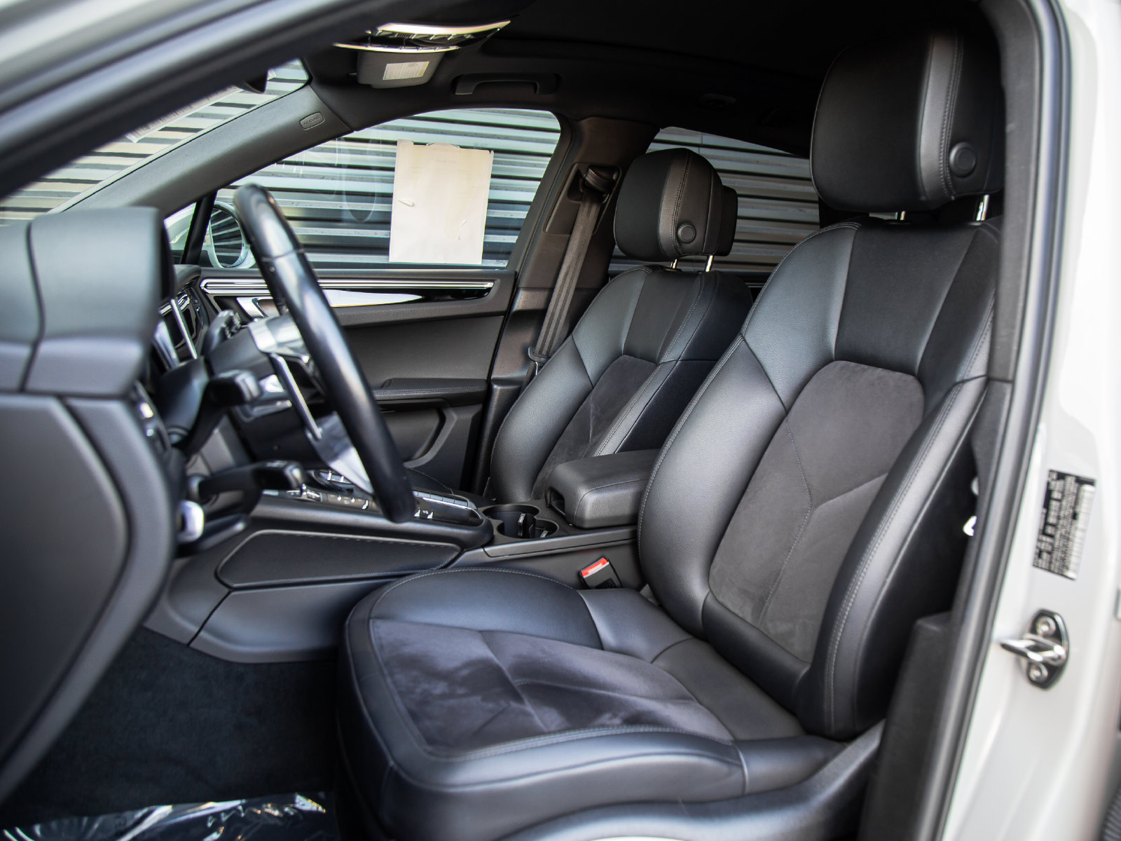 Used 2021 Porsche Macan AWD/4WD image 5