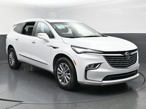 Used 2024 Buick Enclave Premium image 3