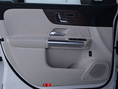 Used 2021 Mercedes-Benz GLA 250 4MATIC w/ Premium Package image 14