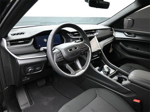 New 2025 Jeep Grand Cherokee L Laredo image 12
