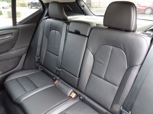 New 2026 Volvo XC40 B5 Core w/ Climate Package image 25