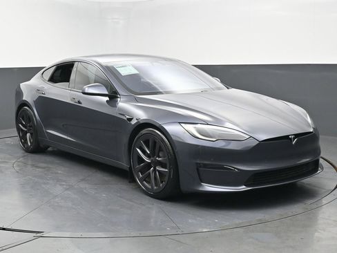 Used 2022 Tesla Model S Plaid image 2