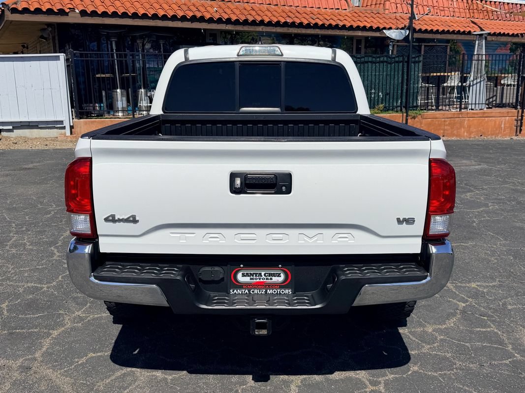 Used 2017 Toyota Tacoma SR5 AWD/4WD image 5
