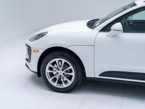 Certified 2026 Porsche Macan AWD/4WD image 11
