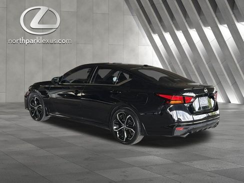 Used 2024 Nissan Altima 2.5 SR w/ SR Premium Package FWD image 2
