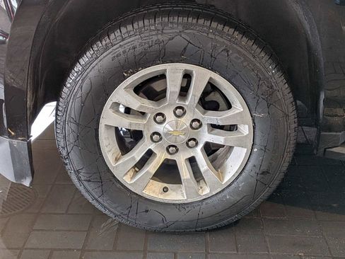 Used 2018 Chevrolet Suburban LT image 13