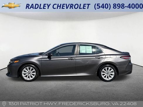 Used 2019 Toyota Camry LE image 2