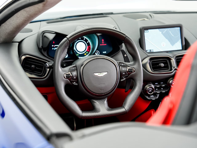 Used 2022 Aston Martin V8 Vantage Roadster RWD image 10