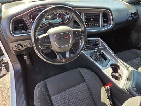 Used 2022 Dodge Challenger SXT RWD image 15