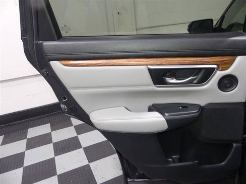 Used 2018 Honda CR-V Touring image 23