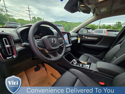 Used 2025 Volvo XC40 B5 Plus w/ Protection Package Premier image 10