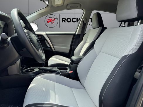Certified 2018 Toyota RAV4 LE AWD/4WD image 10