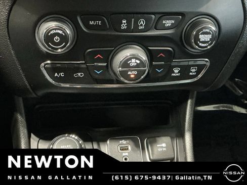 Used 2021 Jeep Cherokee Latitude Lux w/ Comfort/Convenience Group AWD/4WD image 33