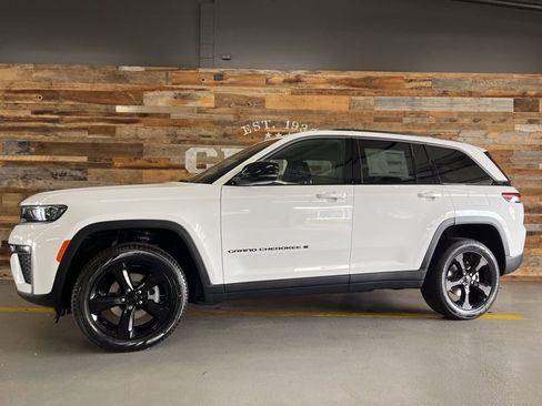 New 2026 Jeep Grand Cherokee Limited w/ Limited Altitude Package image 18