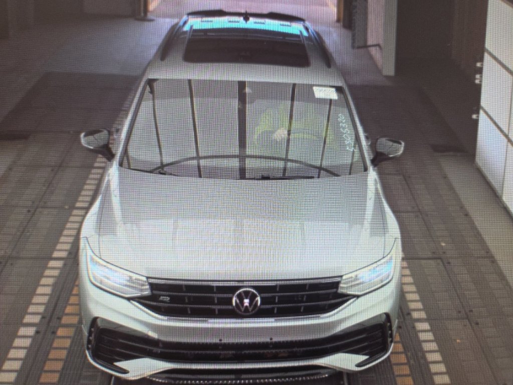 Used 2022 Volkswagen Tiguan SE R-Line AWD/4WD image 5