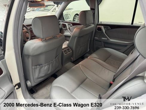 Used 2000 Mercedes-Benz E 320 4MATIC Wagon image 22