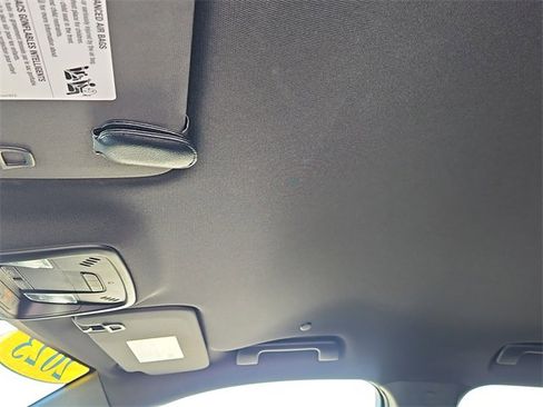 Used 2023 Chevrolet Traverse RS image 29