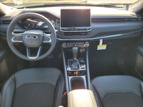 New 2026 Jeep Compass Latitude image 10