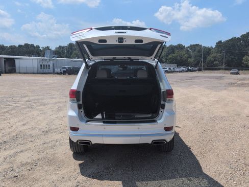 Used 2019 Jeep Grand Cherokee Summit AWD/4WD image 4