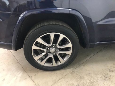 Used 2017 Jeep Grand Cherokee Overland w/ Jeep Active Safety Group image 45