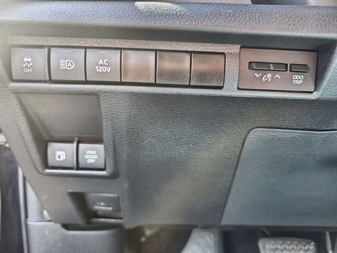 Used 2022 Toyota Sienna XSE w/ XSE Plus Package image 18