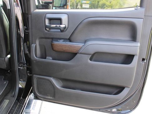 Used 2017 GMC Sierra 2500 Denali w/ Duramax Plus Package AWD/4WD image 44
