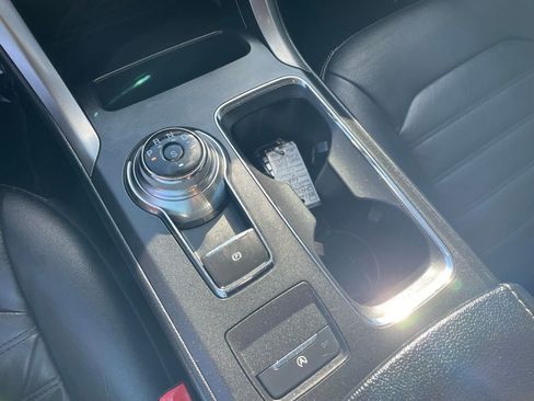 Used 2017 Ford Fusion SE w/ Fusion SE Technology Package image 24