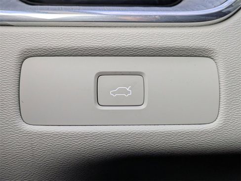 Certified 2023 Volvo XC60 B5 Ultimate w/ Protection Package Premier image 34