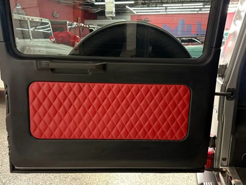 Used 2017 Mercedes-Benz G 63 AMG 4MATIC image 23