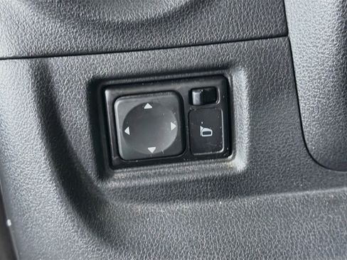 Used 2016 Nissan Versa SV FWD image 16