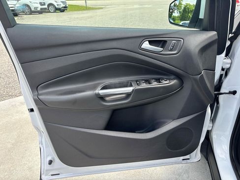 Used 2014 Ford Escape SE w/ Equipment Group 201A FWD image 19
