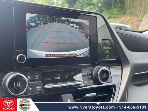Used 2023 Toyota Highlander XLE AWD/4WD image 27