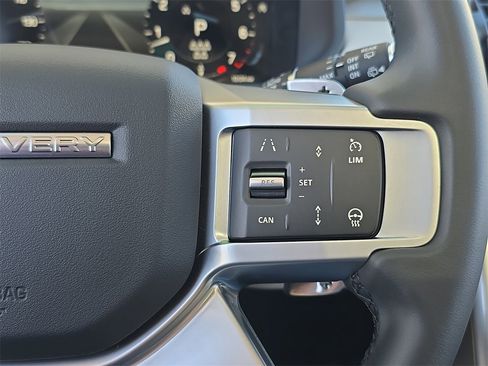 Used 2025 Land Rover Discovery Dynamic SE image 20