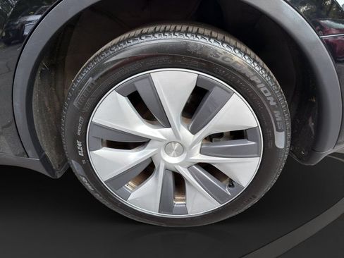 Used 2023 Tesla Model Y Long Range AWD/4WD image 22