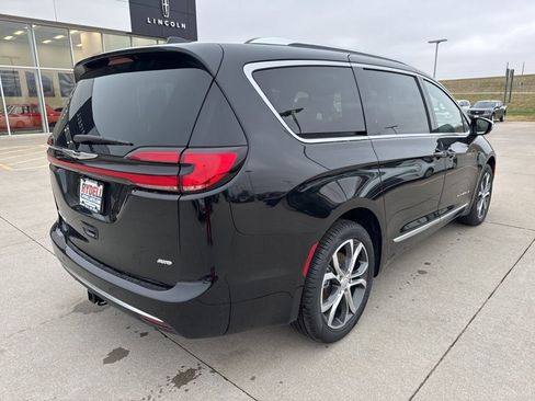 New 2026 Chrysler Pacifica Pinnacle image 33