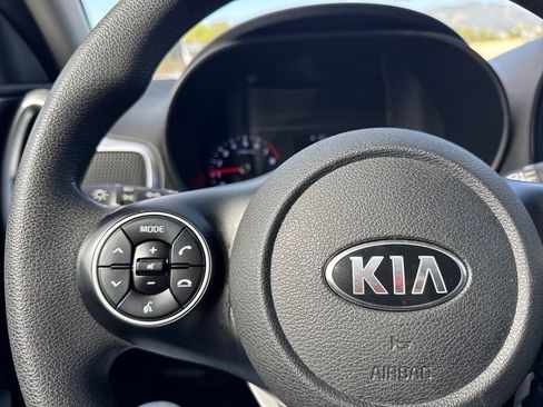 Used 2020 Kia Soul LX FWD image 40