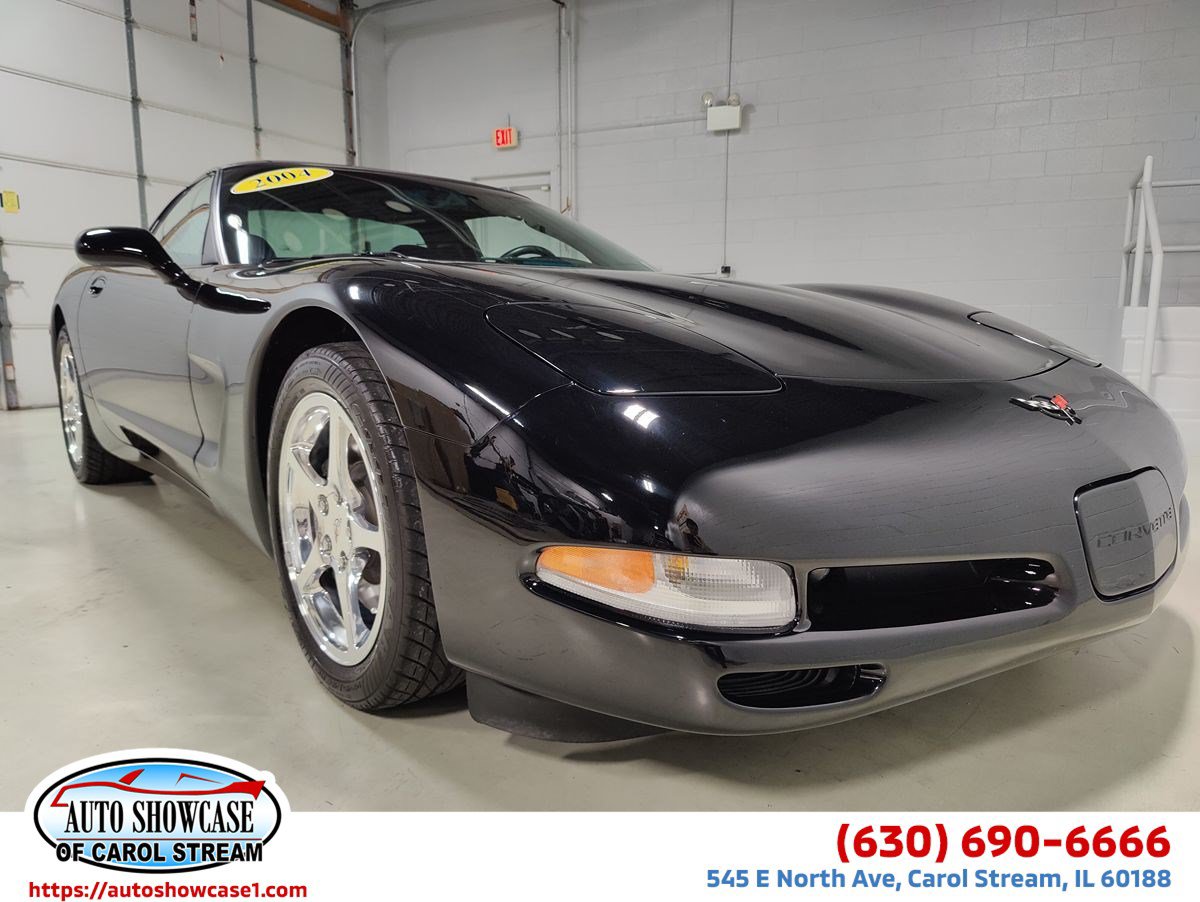 Used 2004 Chevrolet Corvette Coupe w/ Preferred Equipment Group RWD image 1