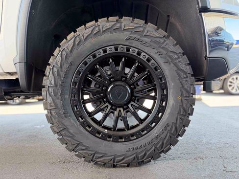 Used 2025 Chevrolet Silverado 2500 LT AWD/4WD image 11