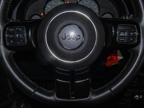 Used 2017 Jeep Wrangler Unlimited Sahara image 10