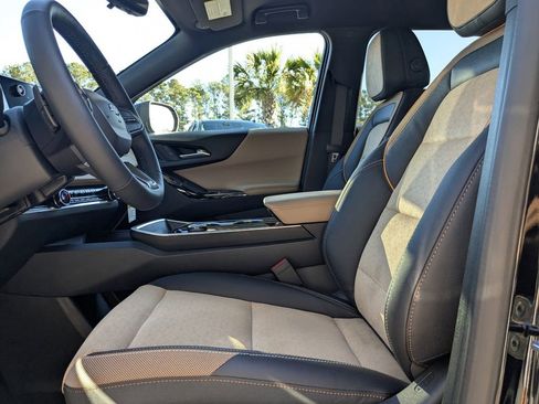 New 2025 Chevrolet Equinox ACTIV w/ Safety and Technology Package image 21