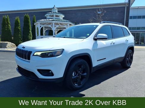 Used 2021 Jeep Cherokee Latitude Plus AWD/4WD image 2