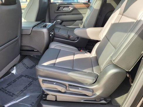 New 2026 GMC Yukon XL Denali w/ Denali Reserve Package image 8