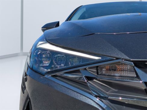 Used 2023 Hyundai Elantra Limited image 9