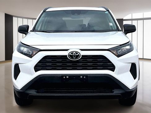 Used 2021 Toyota RAV4 LE image 3