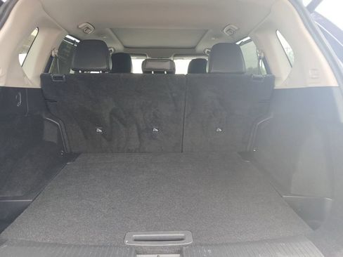 Used 2021 Nissan Rogue SV w/ Premium Package FWD image 16